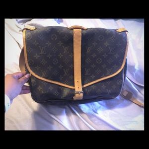 Louis Vuitton saumur 35